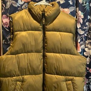 Hazelnut brown Old Navy Puffer Vest , with zipper, size L